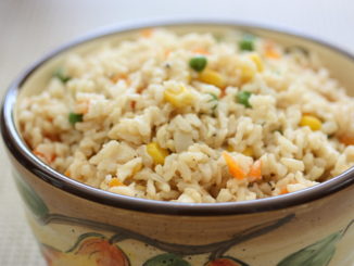 Brown rice and chopped vegetables