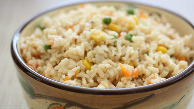 Brown rice and chopped vegetables